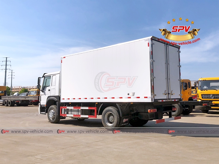 10 Tons Isothermal Van Truck Sinotruk - LB